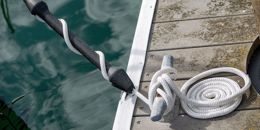 NEW ENGLAND ROPES Premium Nylon 3-Strand Dock Lines
